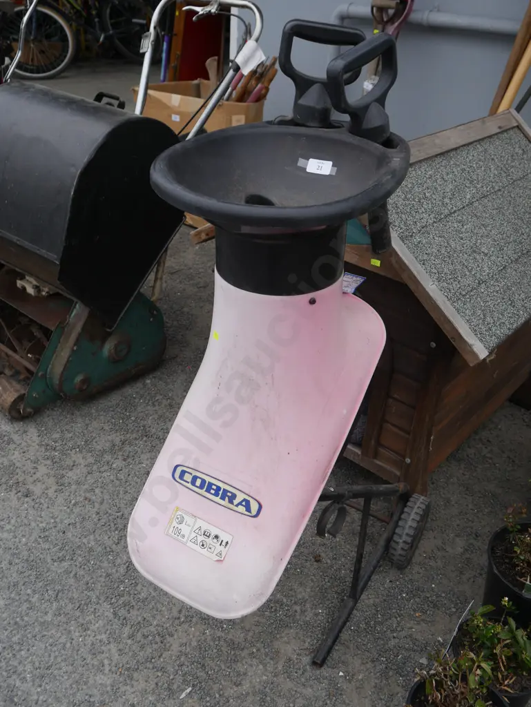 Cobra garden chipper Image 1++