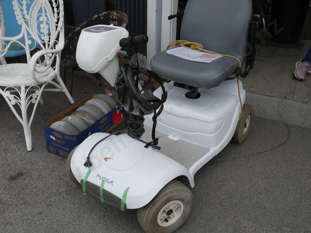 Mobility scooter - needs new batteries Image 1++