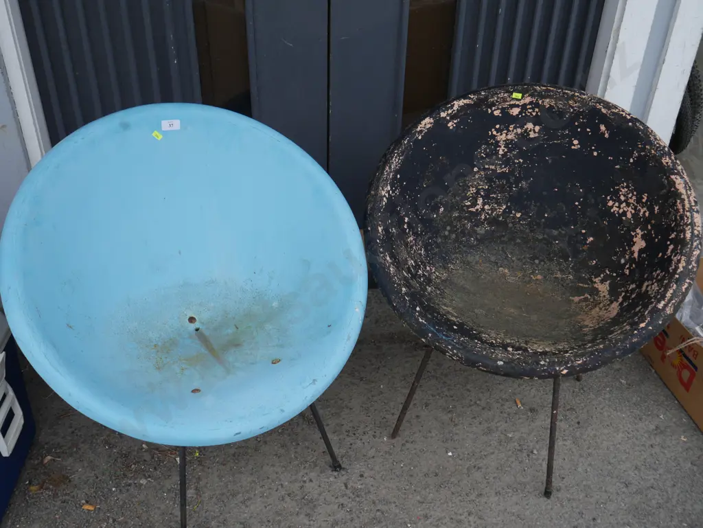 2 coolie chairs Image 1++