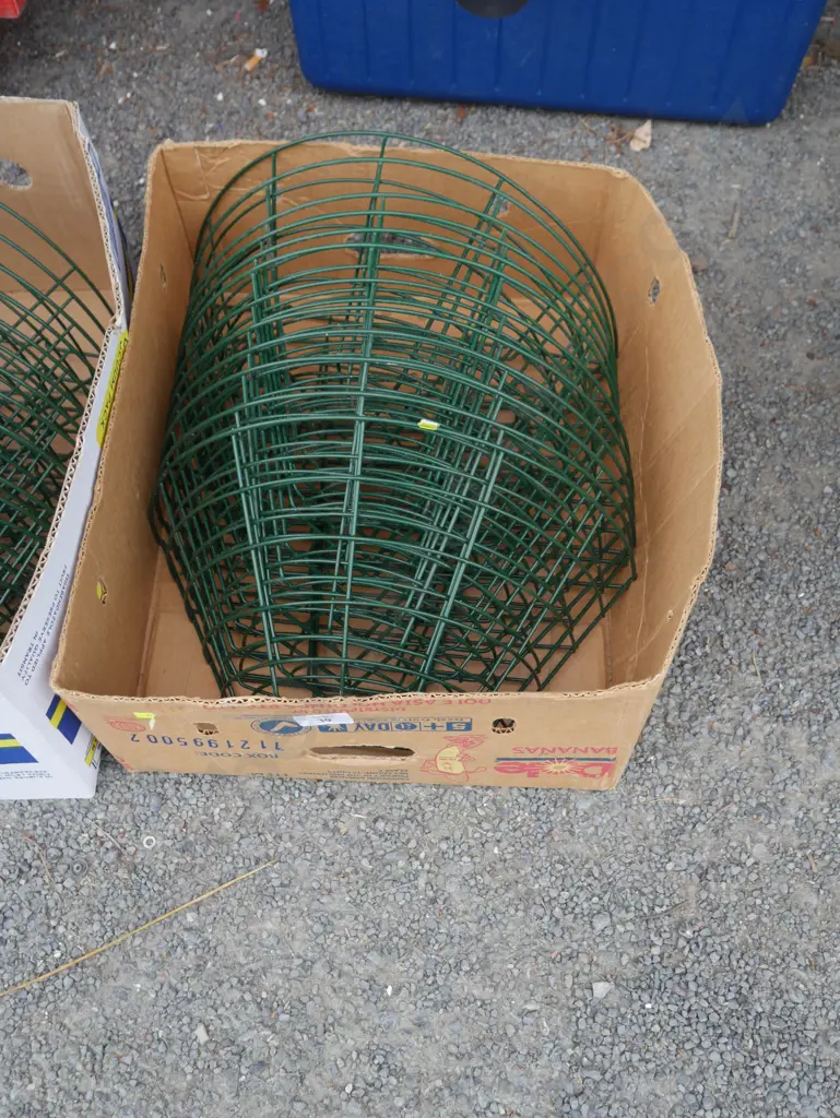 Wire planter baskets Image 1++