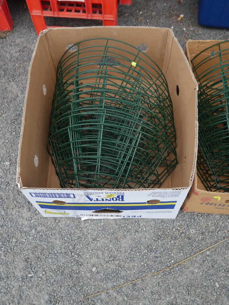 Wire planter baskets Image 1++