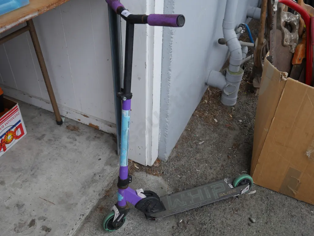 Childs scooter Image 1++