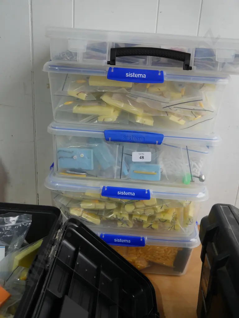 Fishing gear - 5 containers Image 1++