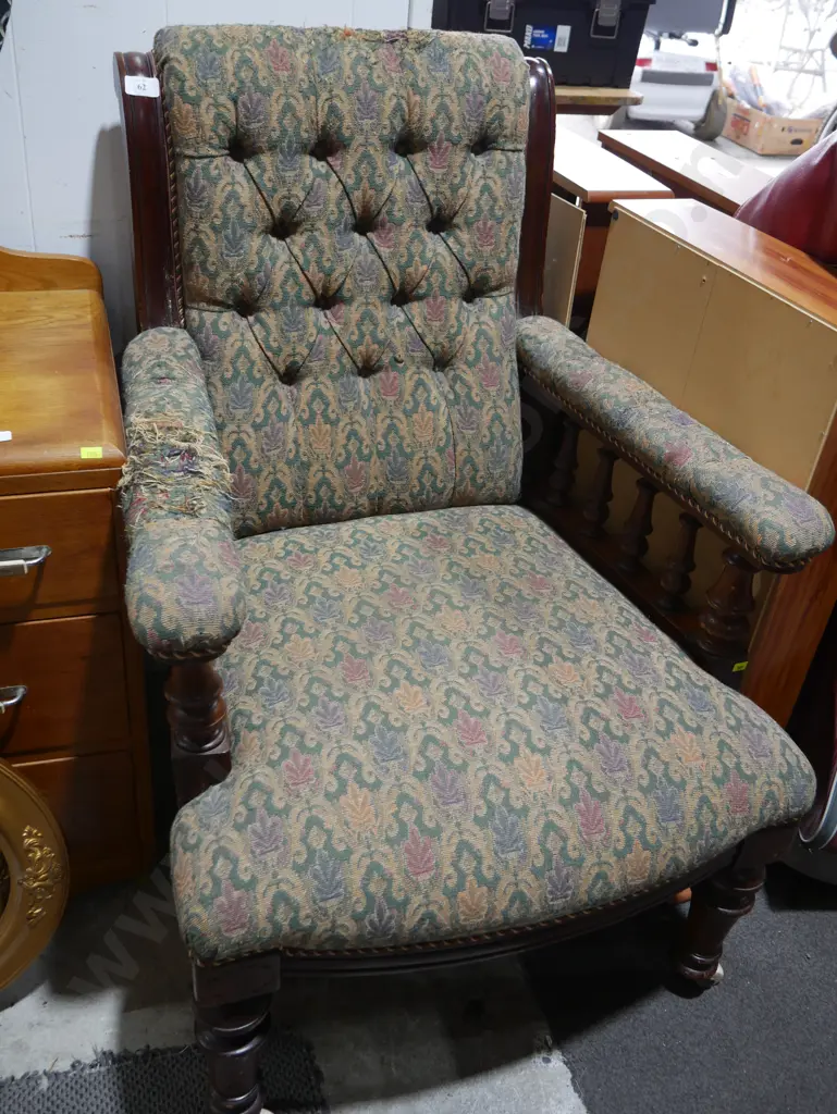 Vintage chair Image 1++