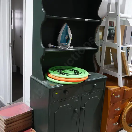 Hutch dresser