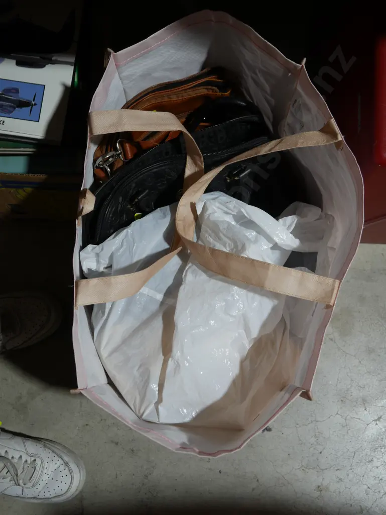 Assorted bags Image 1++