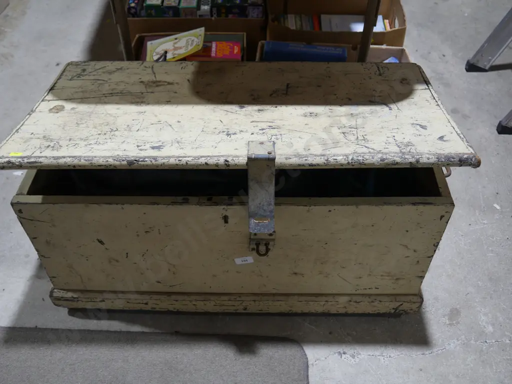 Trunk and contents Image 1++