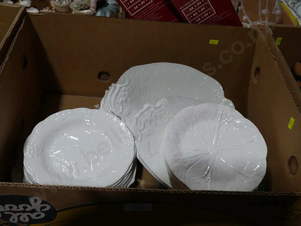 Assorted plates Image 1++