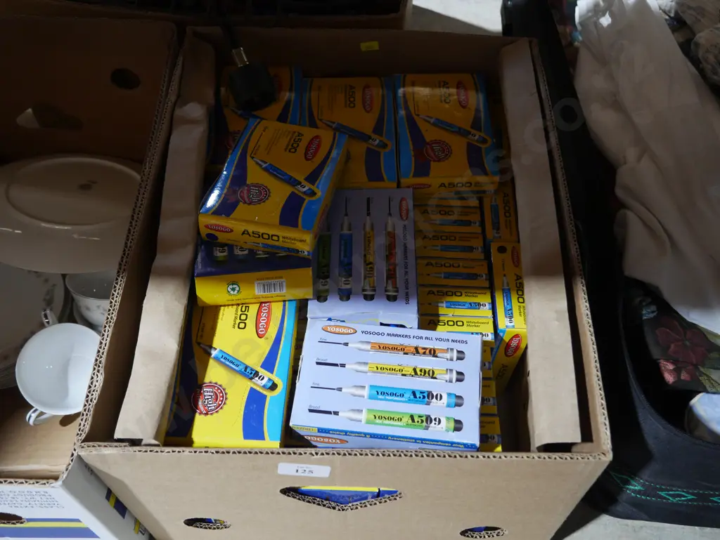Box of whiteboard markers Image 1++