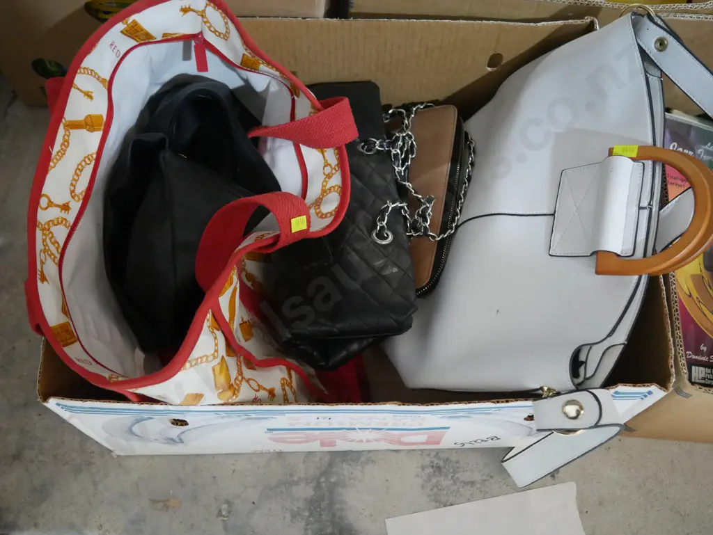 Assorted bag Image 1++