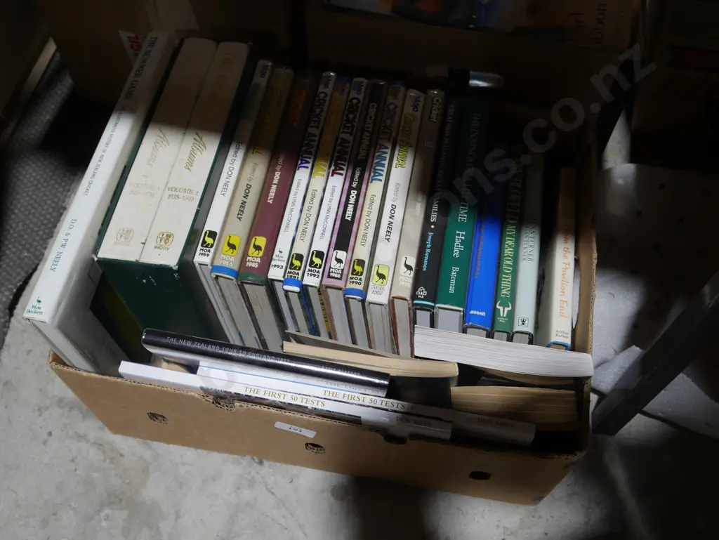 Books - cricket Image 1++
