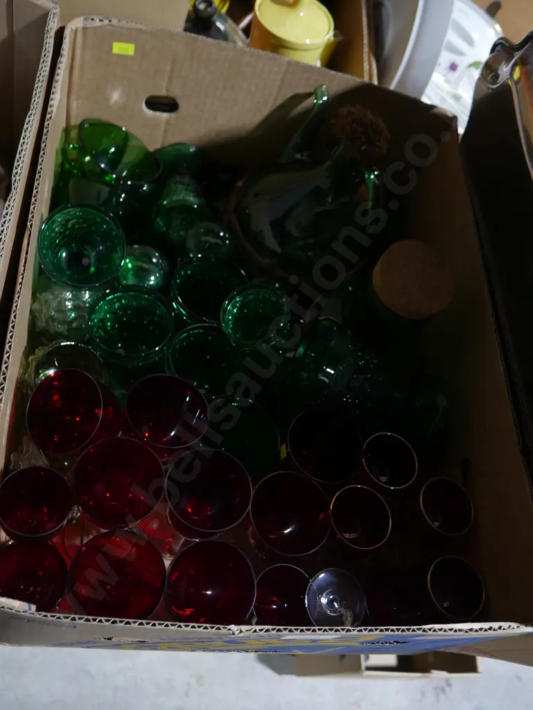 Red & green glassware Image 1++