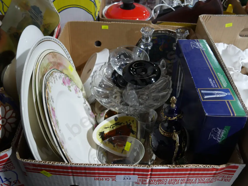 Assorted china & glassware Image 1++