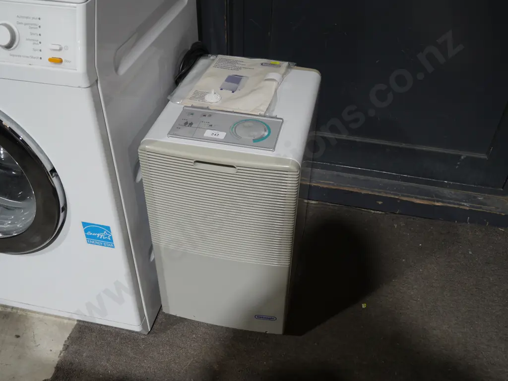 De'Longhi dehumidifier Image 1++