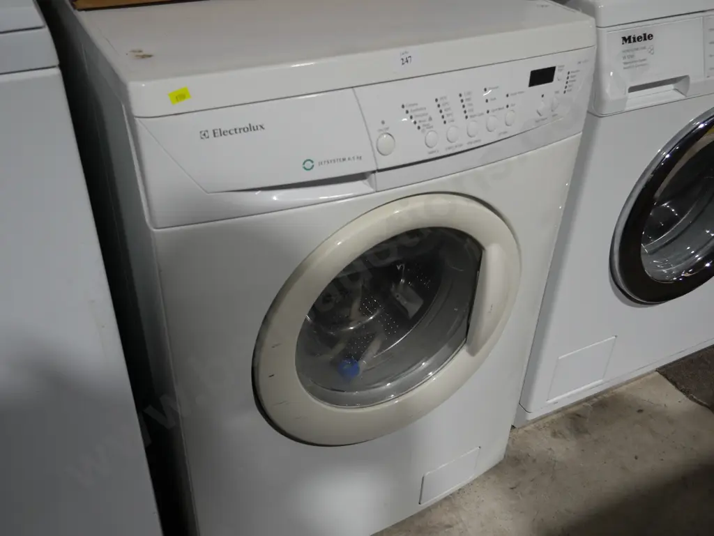 Electrolux front load washing machine Image 1++