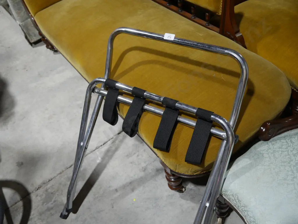 Luggage stand Image 1++