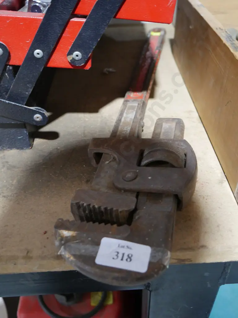 Pipe wrench Image 1++