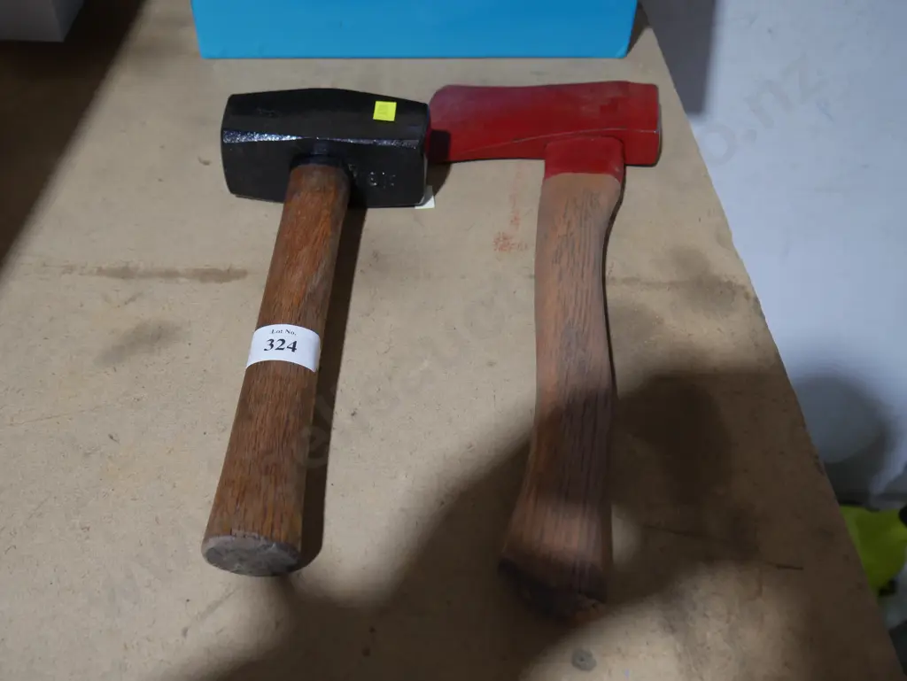 Axe and hammer Image 1++