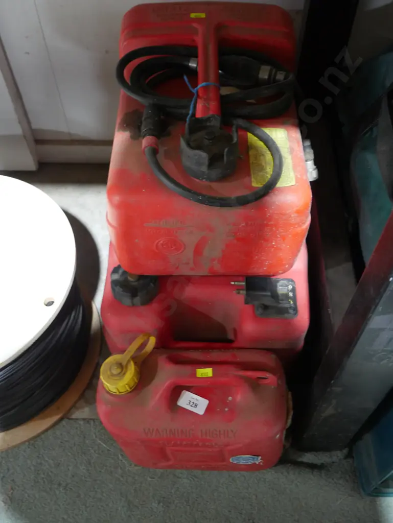 Outboard fuel cans Image 1++