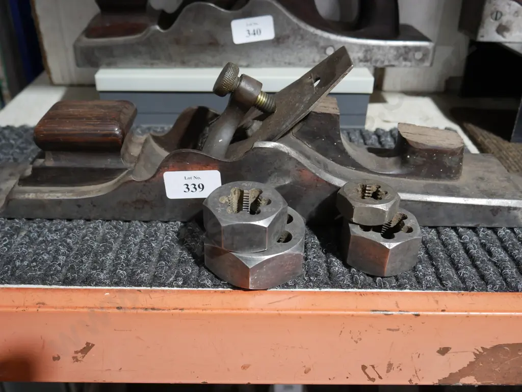 Vintage wood plane Image 1++