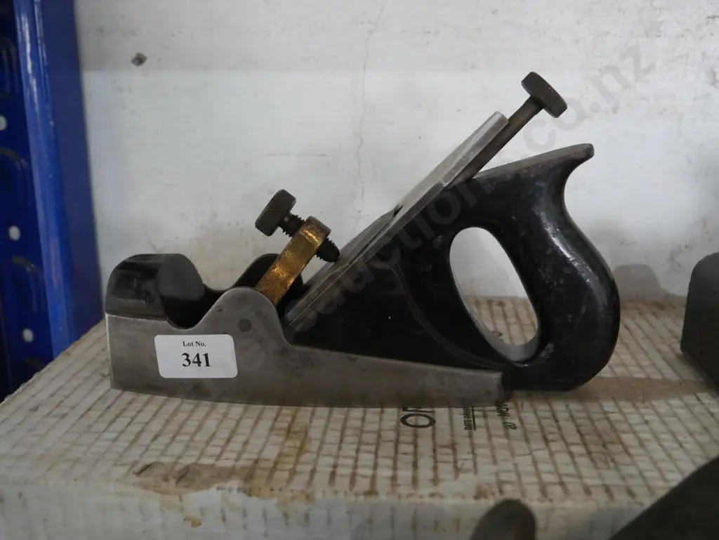 Vintage wood plane Image 1++