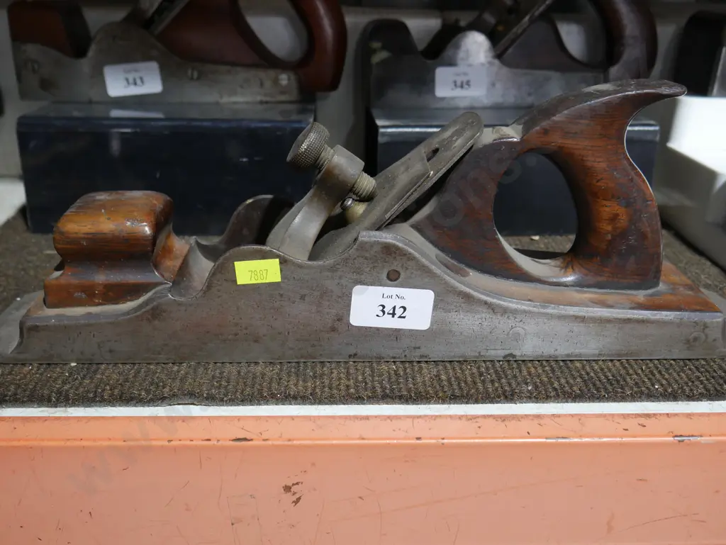 Vintage wood plane Image 1++