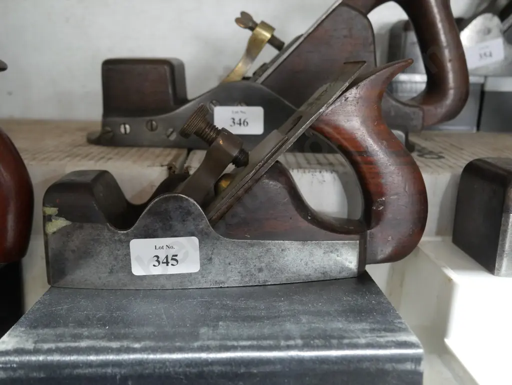 Vintage wood plane Image 1++