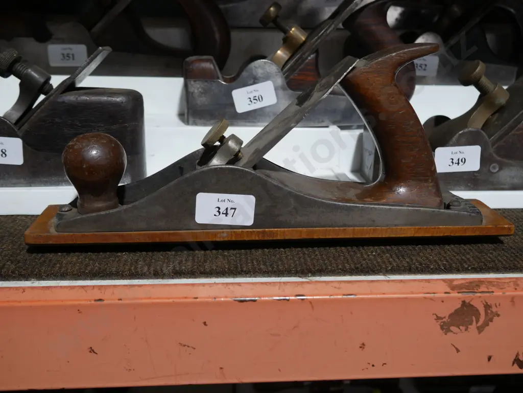 Vintage wood plane Image 1++