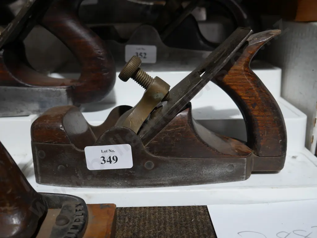 Vintage wood plane Image 1++