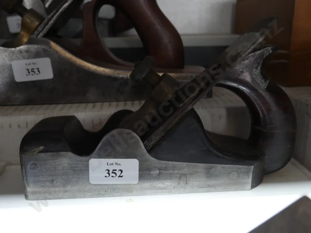 Vintage wood plane Image 1++