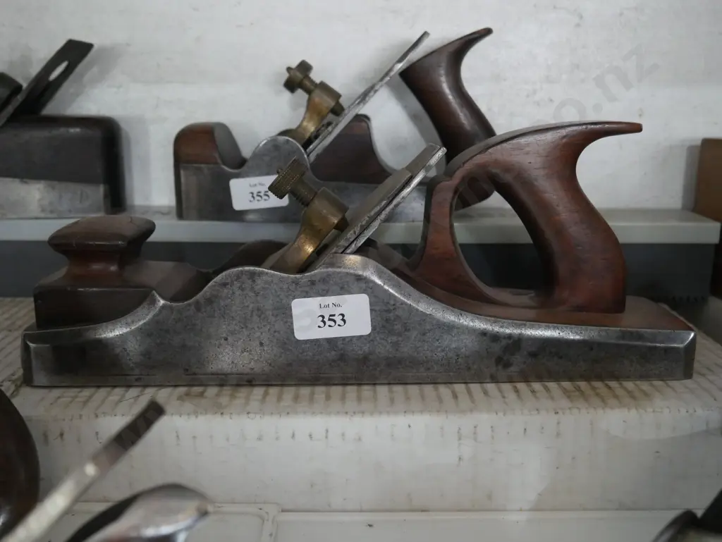 Vintage wood plane Image 1++