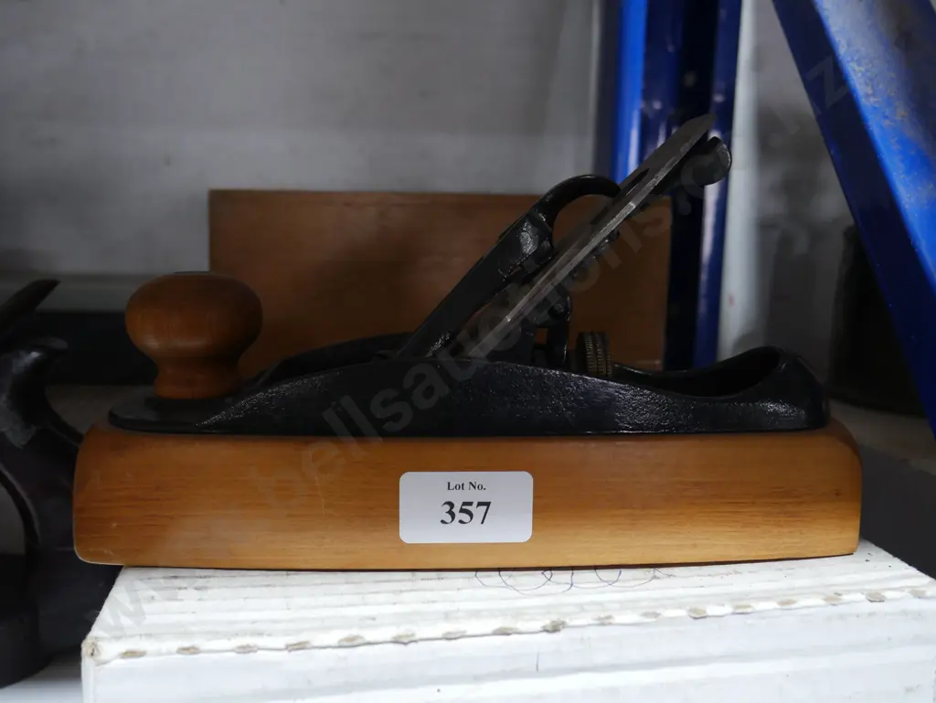 Vintage wood plane Image 1++