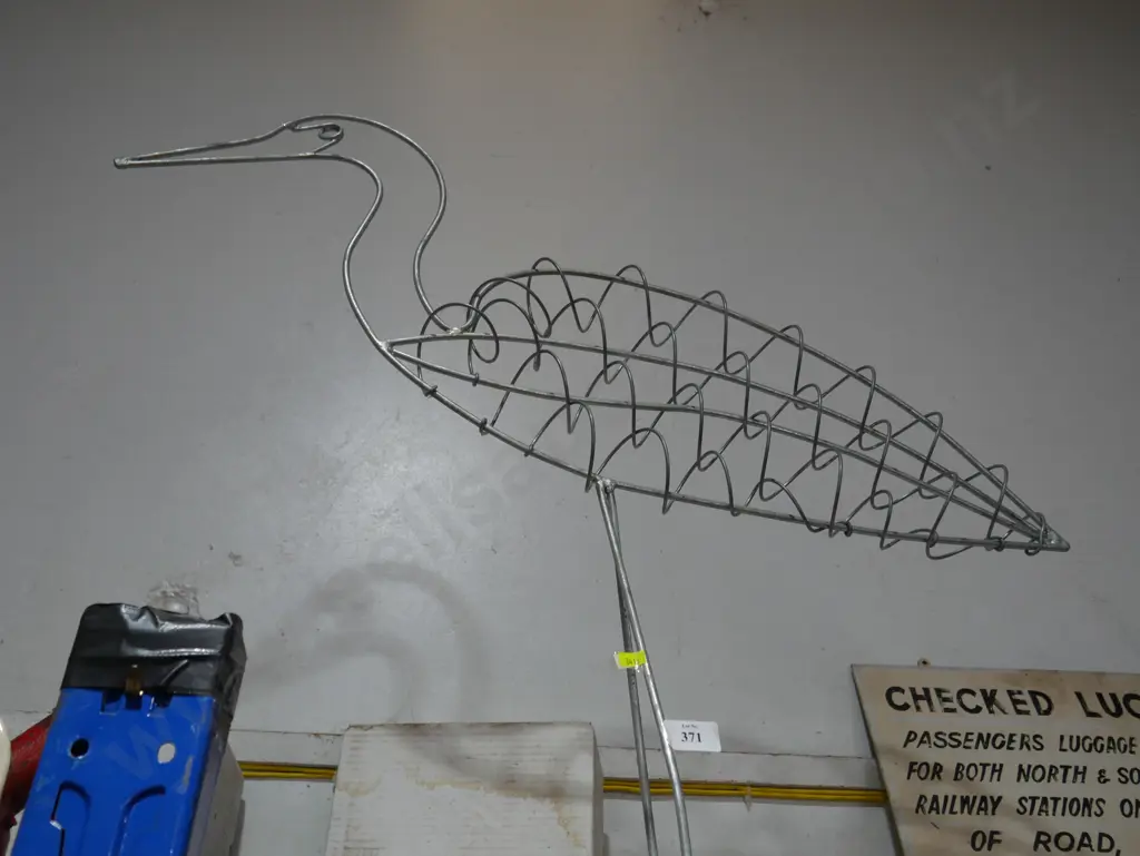 Metal bird ornament Image 1++
