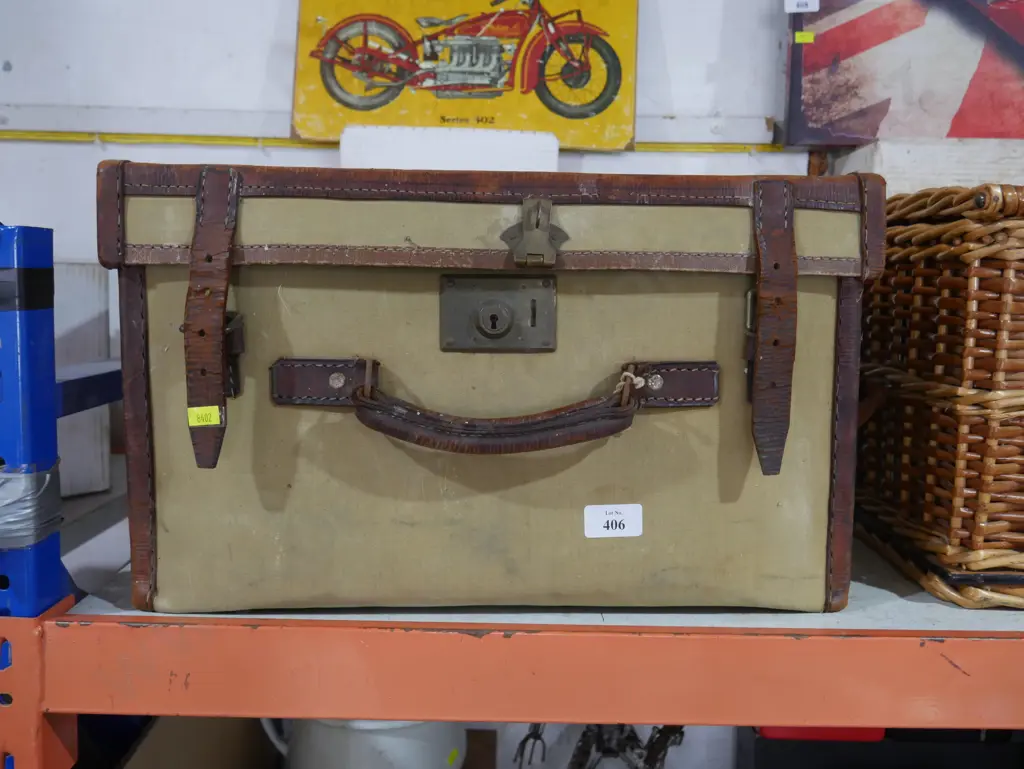 Old suit case Image 1++
