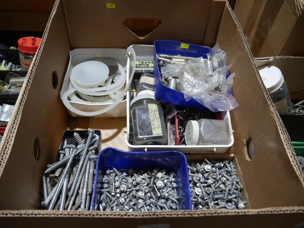Screws Dyna bolts rivots Image 1++