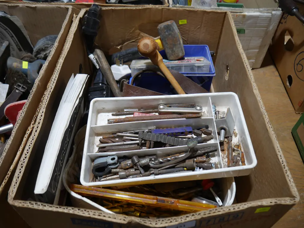 Assorted tools Image 1++