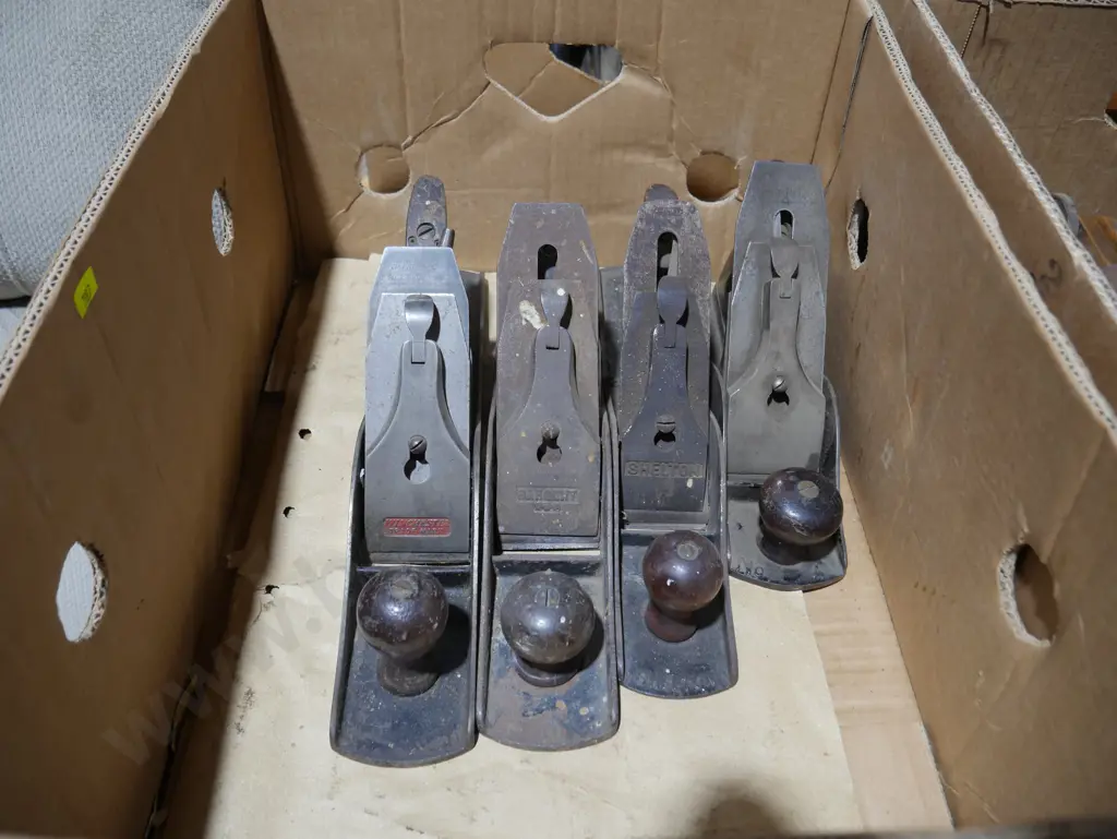 Assorted vintage wood planes Image 1++
