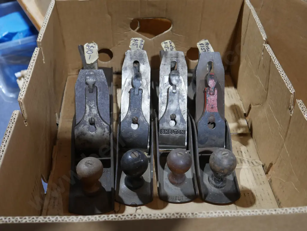 Assorted vintage wood planes Image 1++