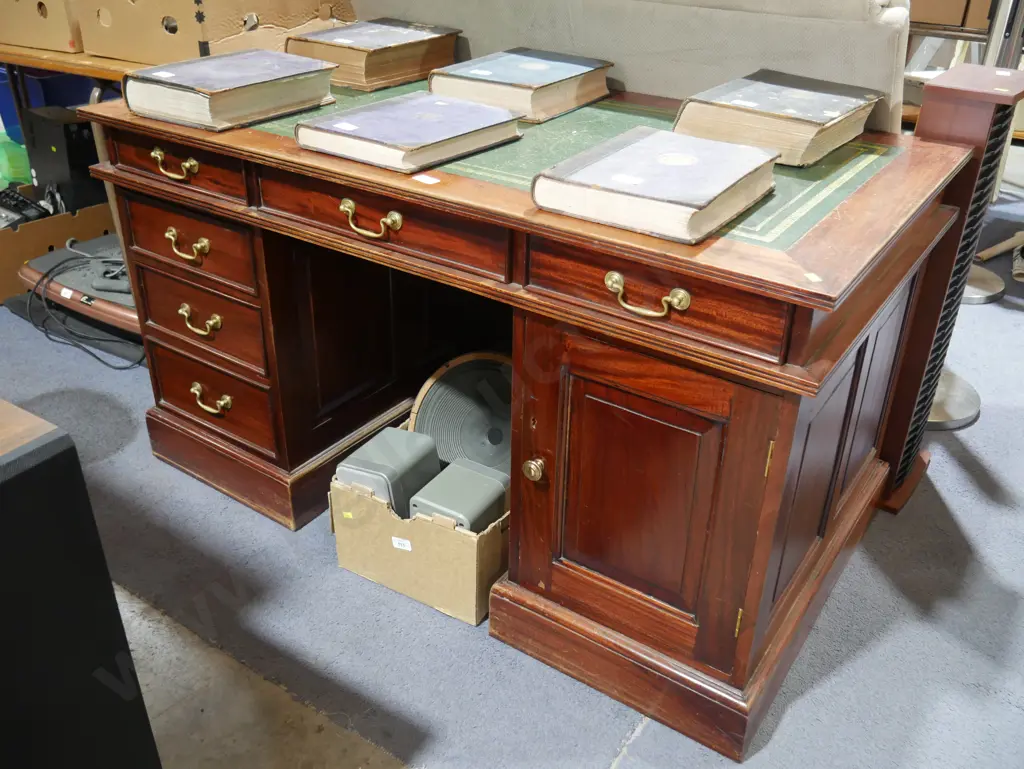 Leather top desk Image 1++