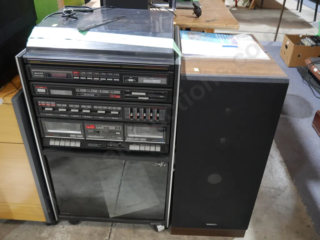 Sanyo stereo music system Image 1++