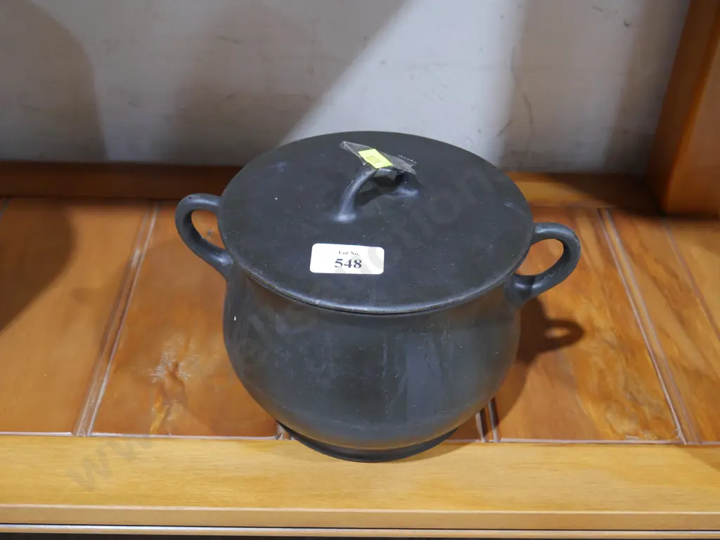 Cast iron Dutch oven Image 1++