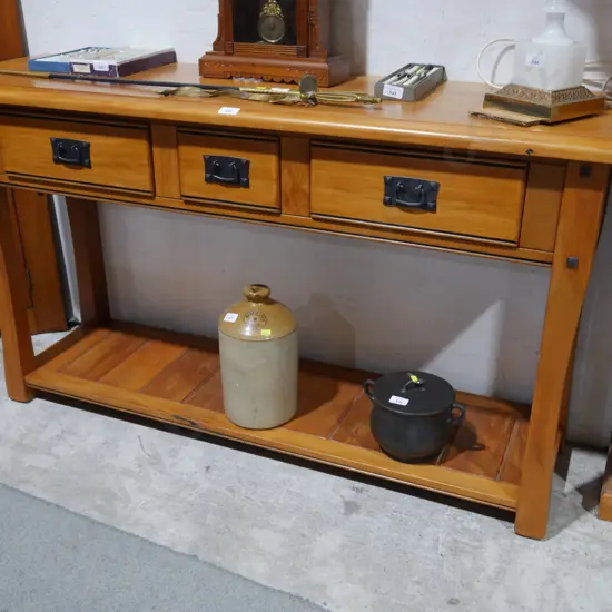 Hall table