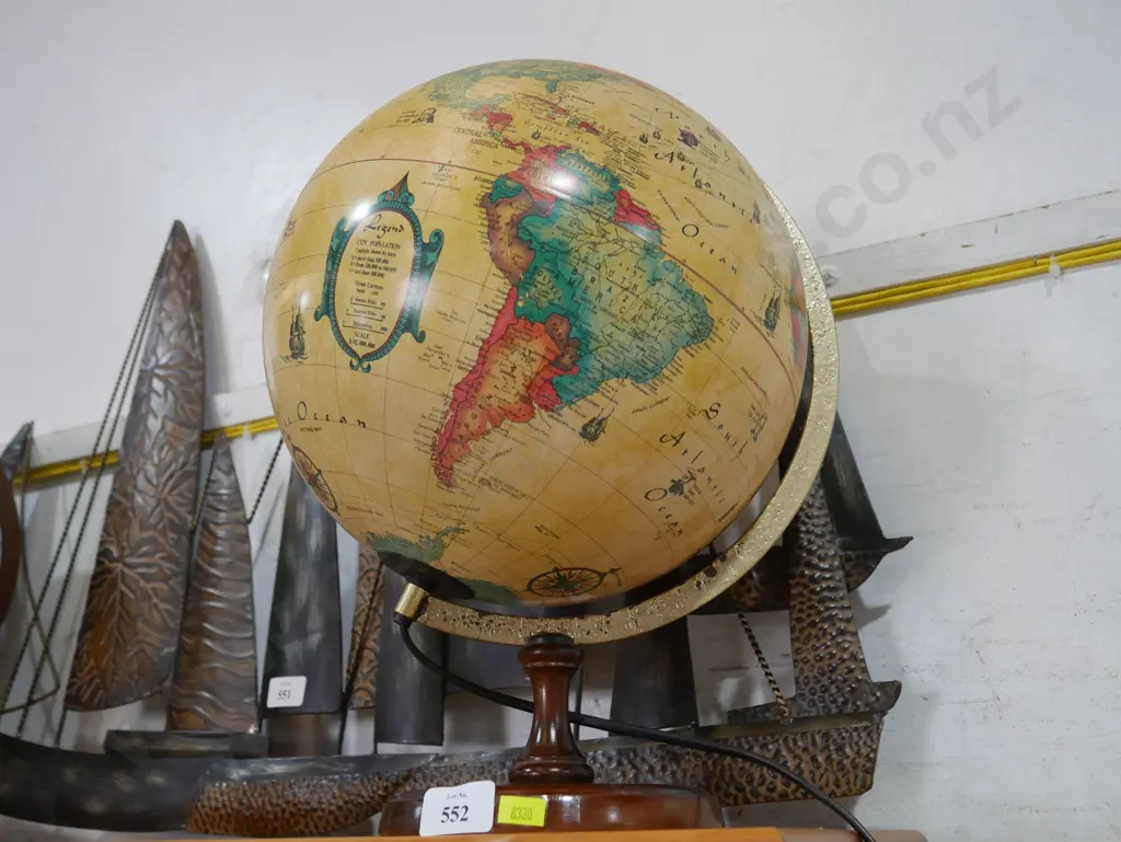Globe lights up Image 1++