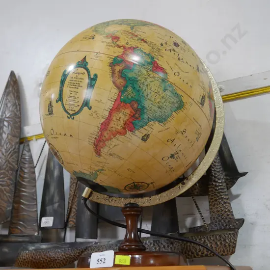Globe lights up