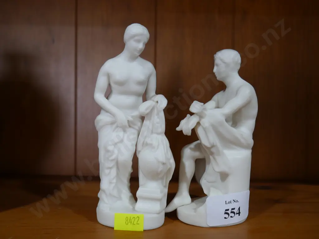 2 figurines Image 1++