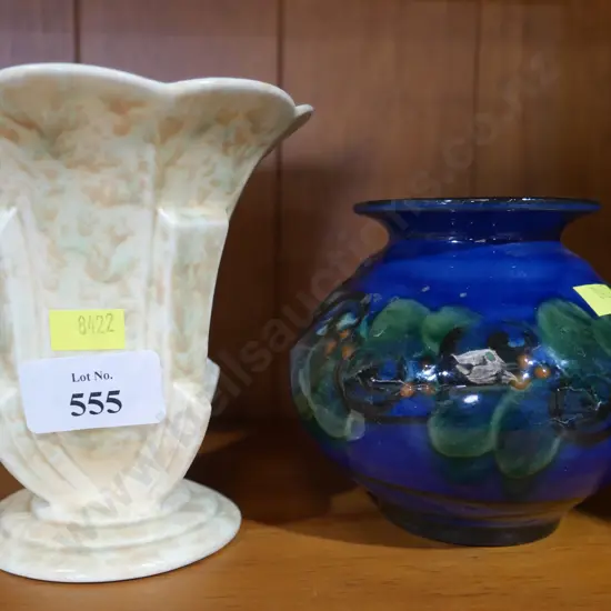 2 vases