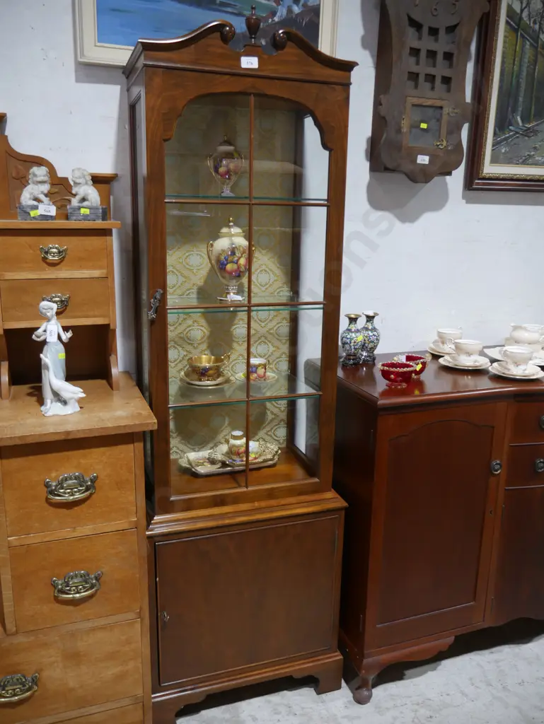 Display case Image 1++