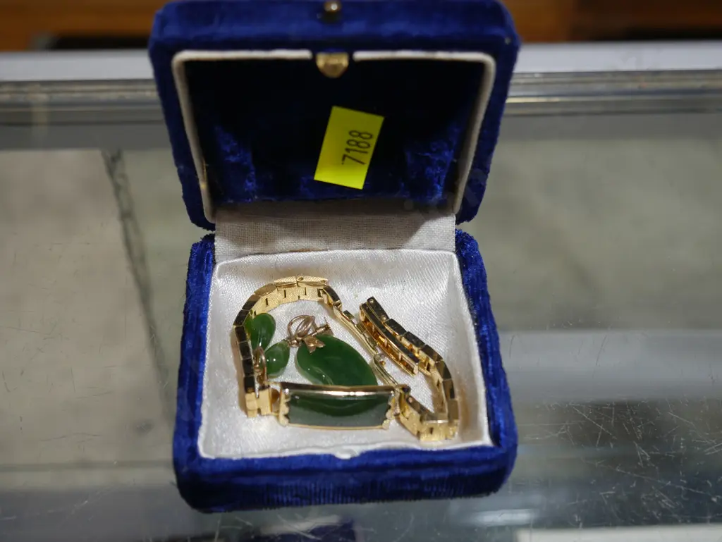 Green stone jewellery Image 1++