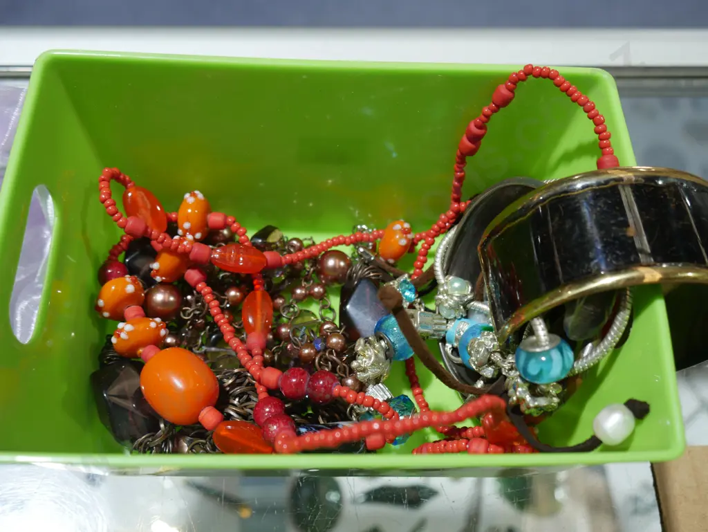 Costume jewellery Image 1++