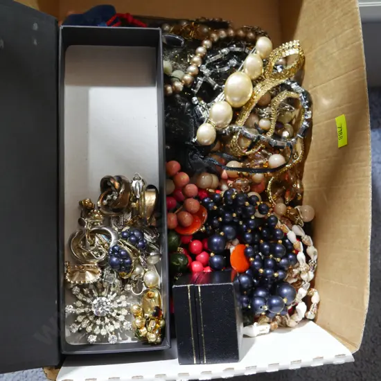 Costume jewellery